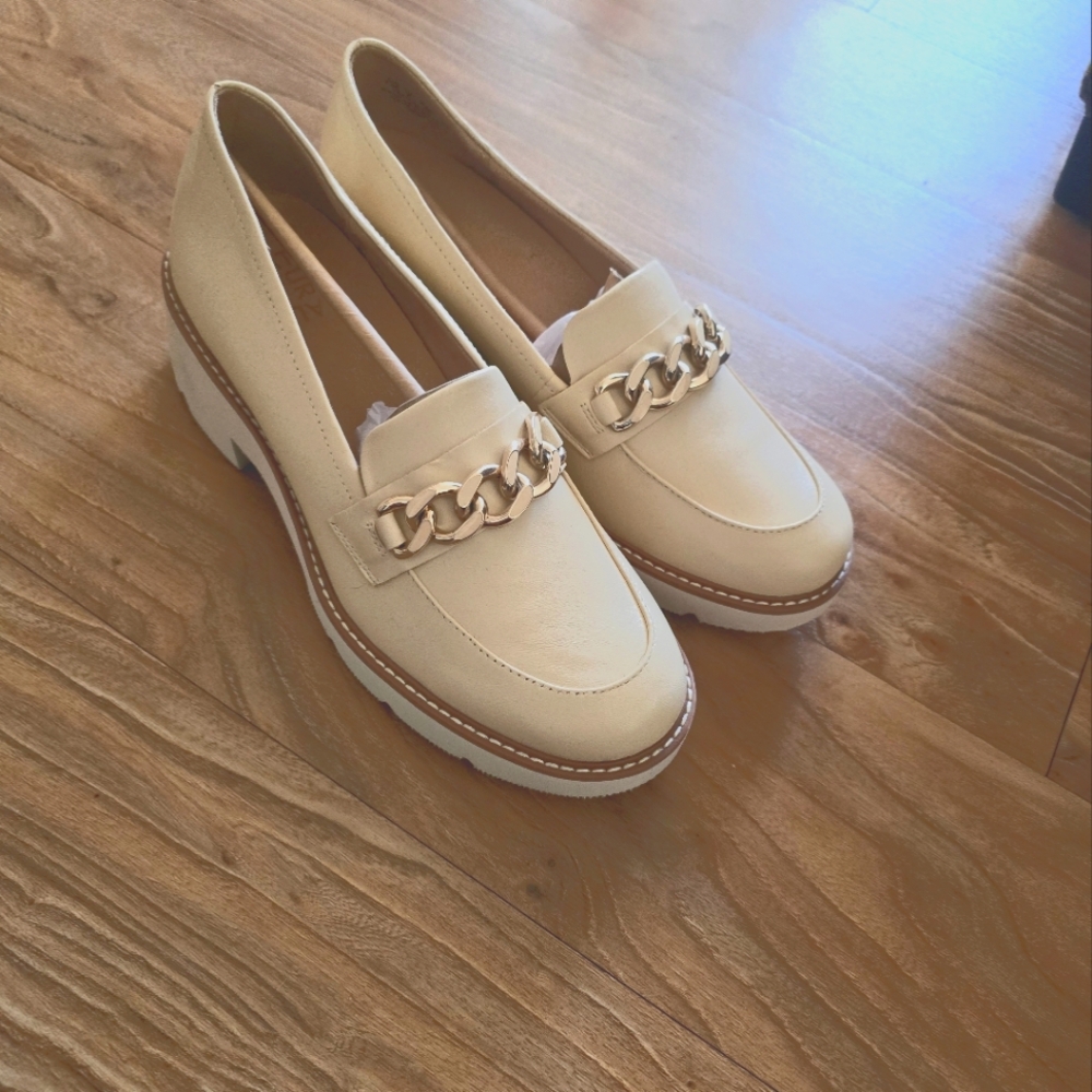 NEW Naturalizer loafers women size 8